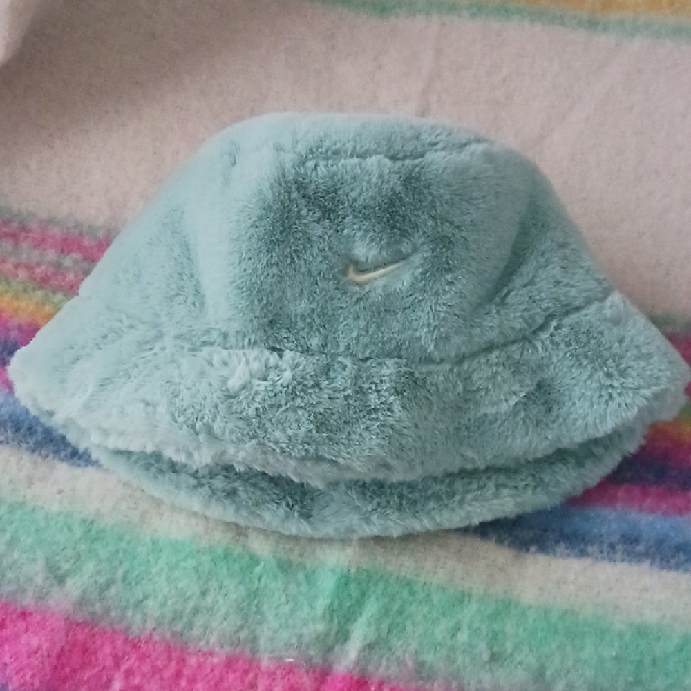 NikeTennis Plush Bucket Hat in Soft Blue Green